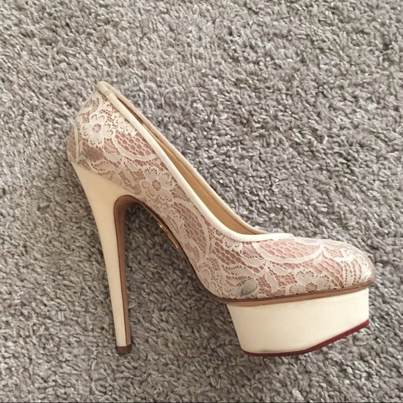 Charlotte Olympia lace pump - Picture 3 of 8